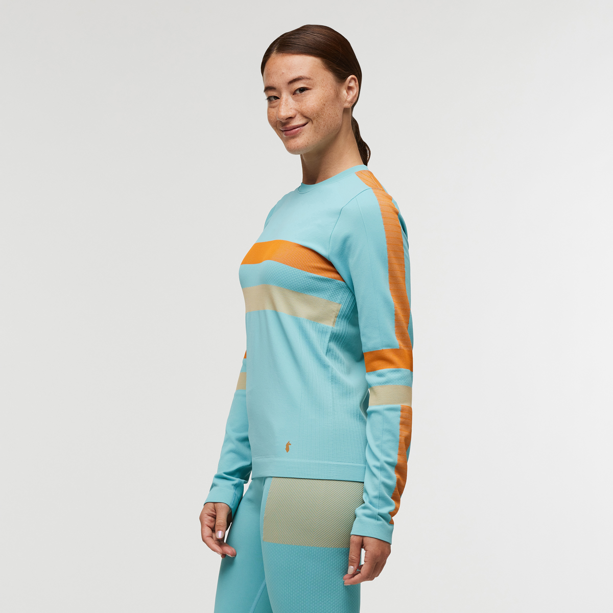 Debajo Seamless Baselayer Crew - Women s - Casual Outdoor Style