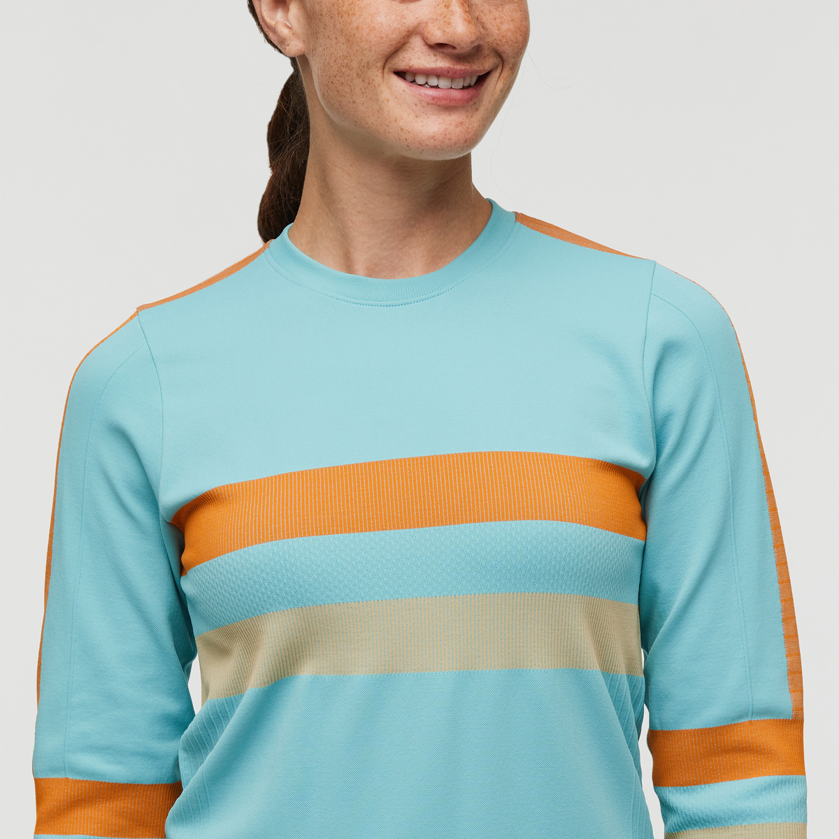 Debajo Seamless Baselayer Crew - Women s - Casual Outdoor Style