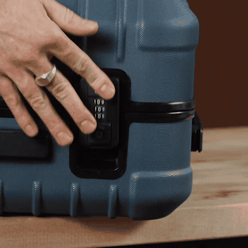 Coraza Suitcase - Medium Checked - Carry On Ready