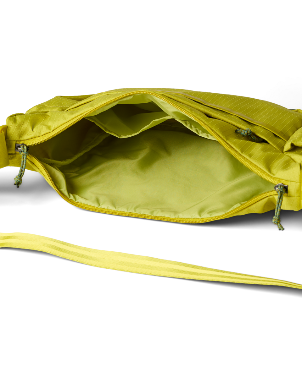 Viaje 9L Shoulder Bag - Roomy Everyday Carry