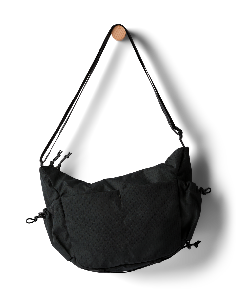 Viaje 9L Shoulder Bag - Roomy Everyday Carry