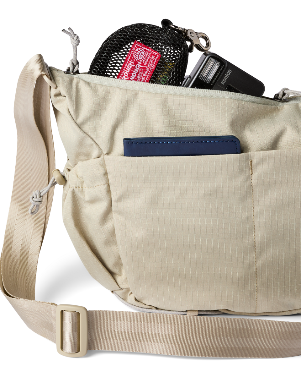 Viaje 9L Shoulder Bag - Roomy Everyday Carry