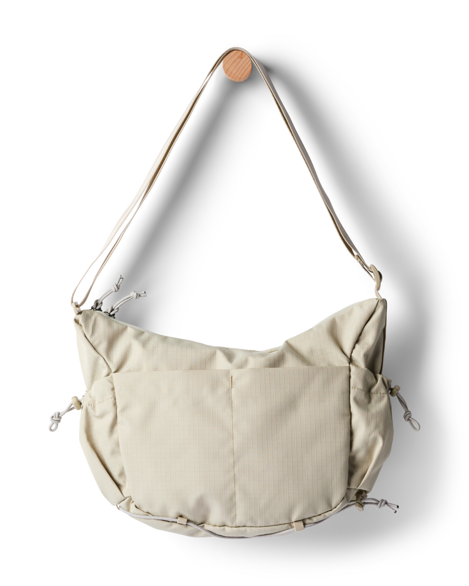 Viaje 9L Shoulder Bag - Roomy Everyday Carry